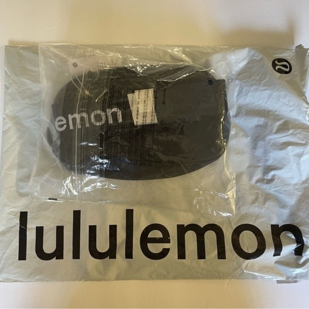 LULULEMON Everywhere Belt Bag BLK/WHT LOGO
Color: black/white 
Size: O/S  NEW